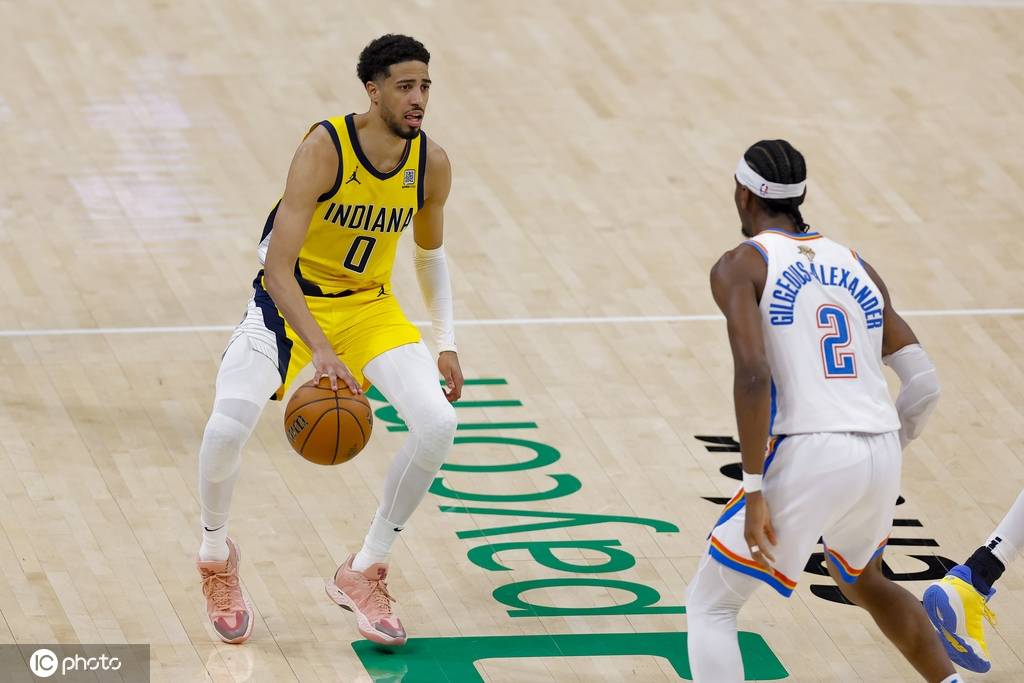 企鹅体育-NBA-哈里伯顿右小腿拉伤将核磁检查G6出战成疑(nba最新出战名单)
